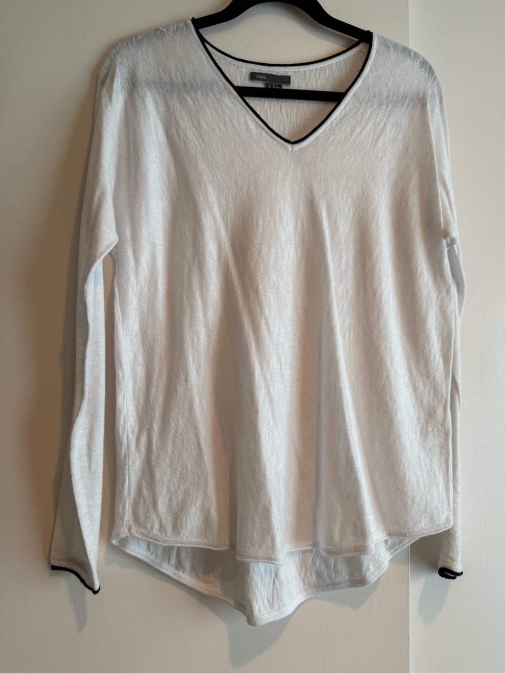 Women’s Vince White V-Neck Long Sleeve Top